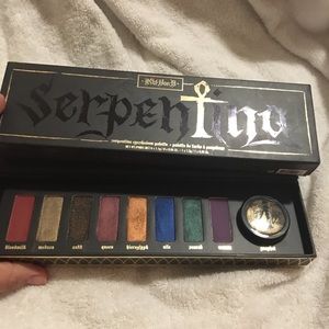 Kat Von D Serpentina eyeshadow palette